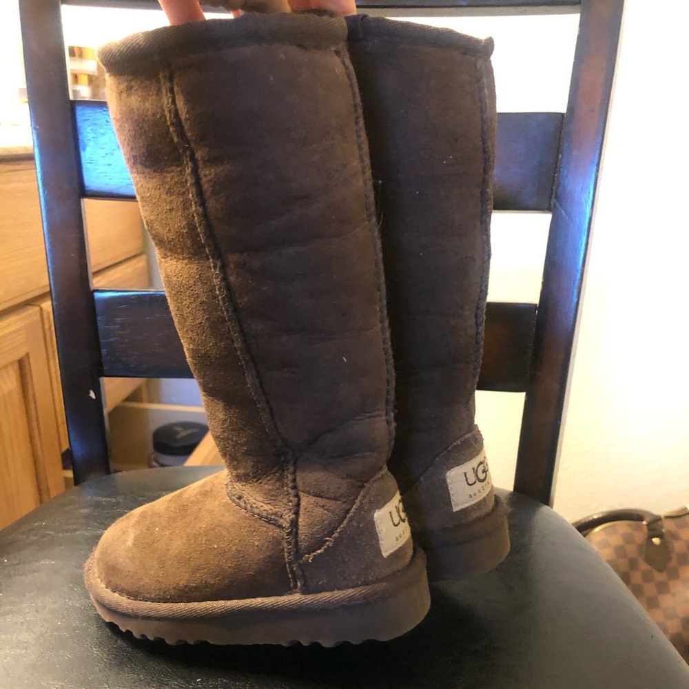 toddler tall chocolate Uggs size 7 (rare tall fit)